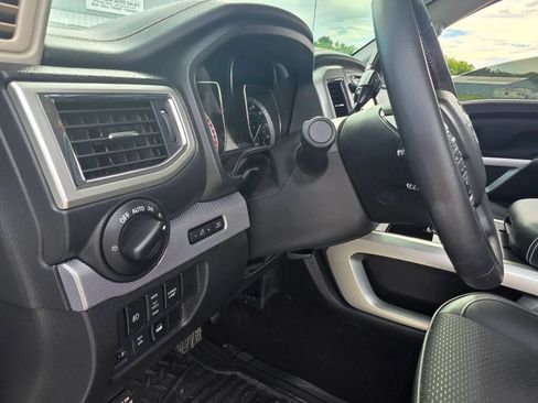 Used 2018 Nissan Titan PRO-4X w/ Pro-4x Utility Package AWD/4WD image 14
