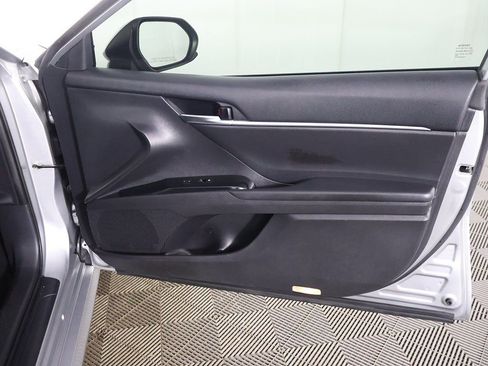 Used 2019 Toyota Camry LE image 20