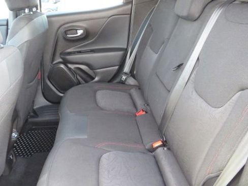 Used 2022 Jeep Renegade Trailhawk image 6