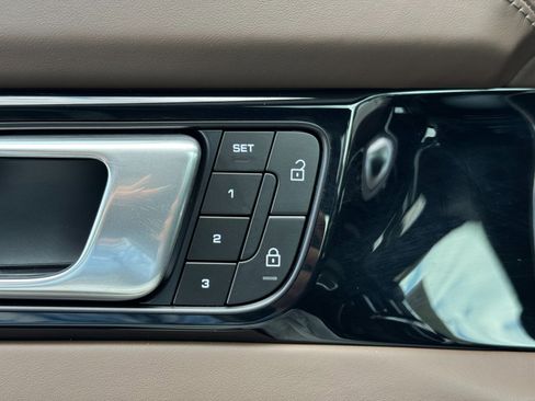 Used 2023 Porsche Panamera 4S image 18