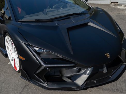 Used 2024 Lamborghini Revuelto image 17