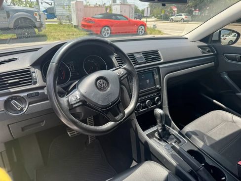 Used 2018 Volkswagen Passat 2.0T R-Line FWD image 17
