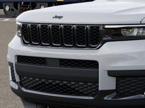 New 2025 Jeep Grand Cherokee L Altitude AWD/4WD image 11