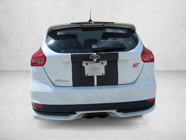 Used 2018 Ford Focus ST FWD image 3