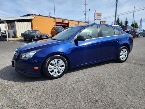 Used 2012 Chevrolet Cruze LS w/ Connectivity Package FWD image 9