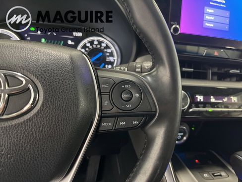 Used 2023 Toyota Venza LE image 7