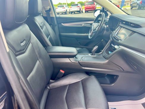 Used 2018 Cadillac XT5 Luxury w/ Driver Awareness Package FWD image 17