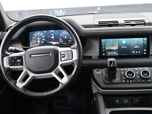 Used 2020 Land Rover Defender 110 SE image 11