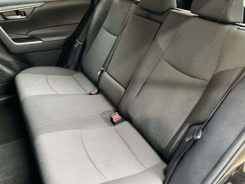 Used 2024 Toyota RAV4 XLE AWD/4WD image 32