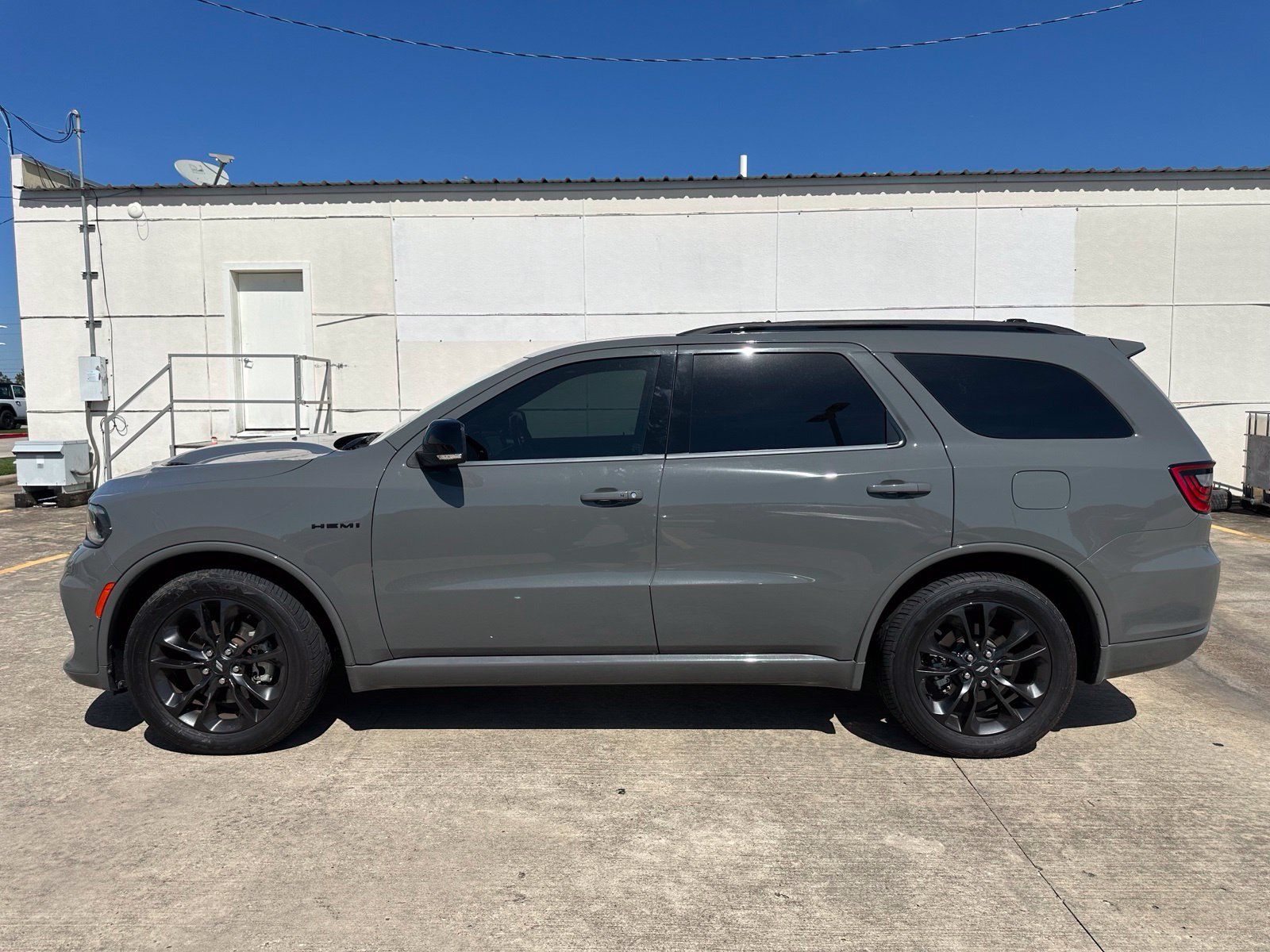 Used 2023 Dodge Durango R/T RWD image 4
