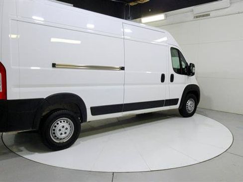 Used 2025 RAM ProMaster 2500 w/ Convenience Group FWD image 8