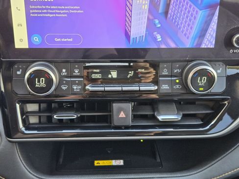 Used 2023 Toyota Highlander Bronze Edition image 13