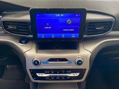 Certified 2022 Ford Explorer XLT w/ Equipment Group 202A image 25