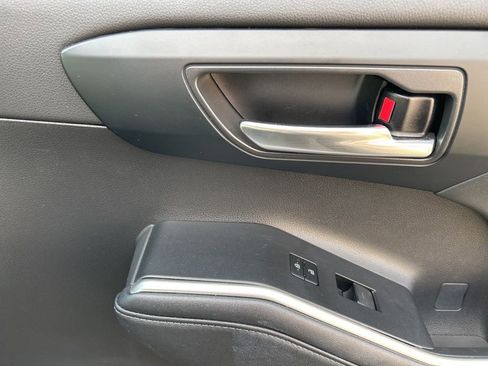 Used 2024 Toyota Highlander XLE image 24