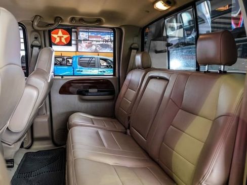 Used 2007 Ford F550 4x4 Crew Cab Super Duty image 38