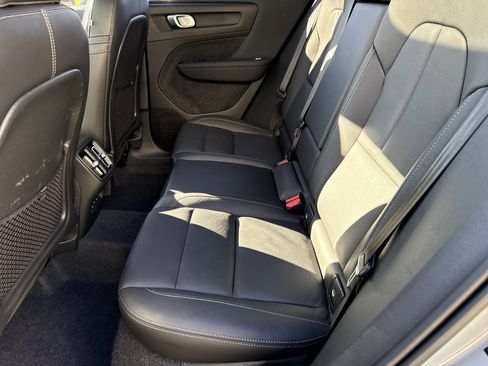 Used 2025 Volvo XC40 B5 Core image 31