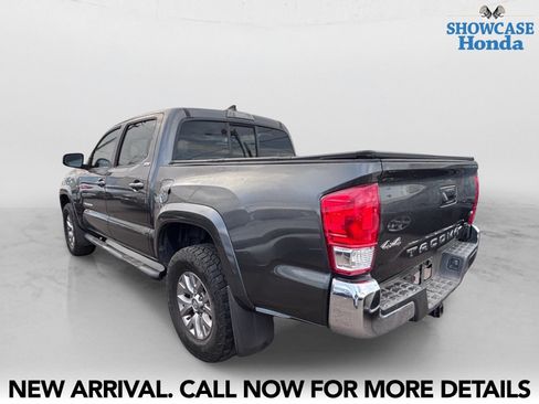 Used 2017 Toyota Tacoma SR5 w/ Tow Package AWD/4WD image 4