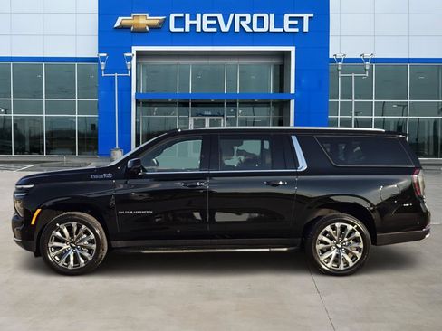 New 2026 Chevrolet Suburban High Country w/ Sun And Tow Package AWD/4WD image 3