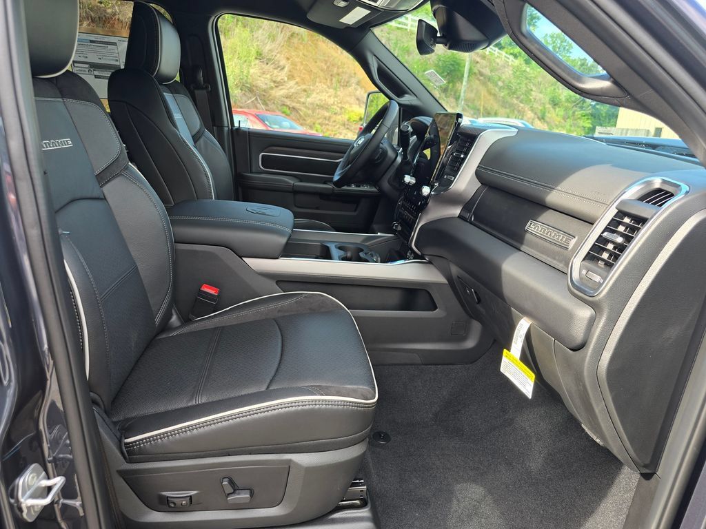 New 2026 RAM 3500 Laramie AWD/4WD image 25