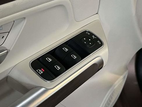 Certified 2022 Mercedes-Benz GLB 250 4MATIC image 15