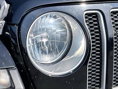 Certified 2018 Jeep Wrangler Unlimited Sahara AWD/4WD image 24