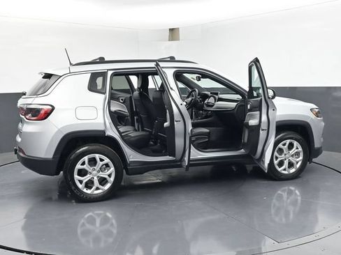 Used 2024 Jeep Compass Latitude AWD/4WD image 47