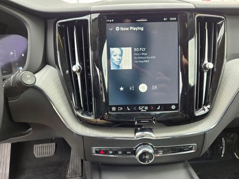 Used 2025 Volvo XC60 B5 Plus image 17