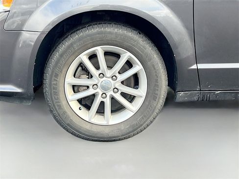 Used 2019 Dodge Grand Caravan SXT image 30