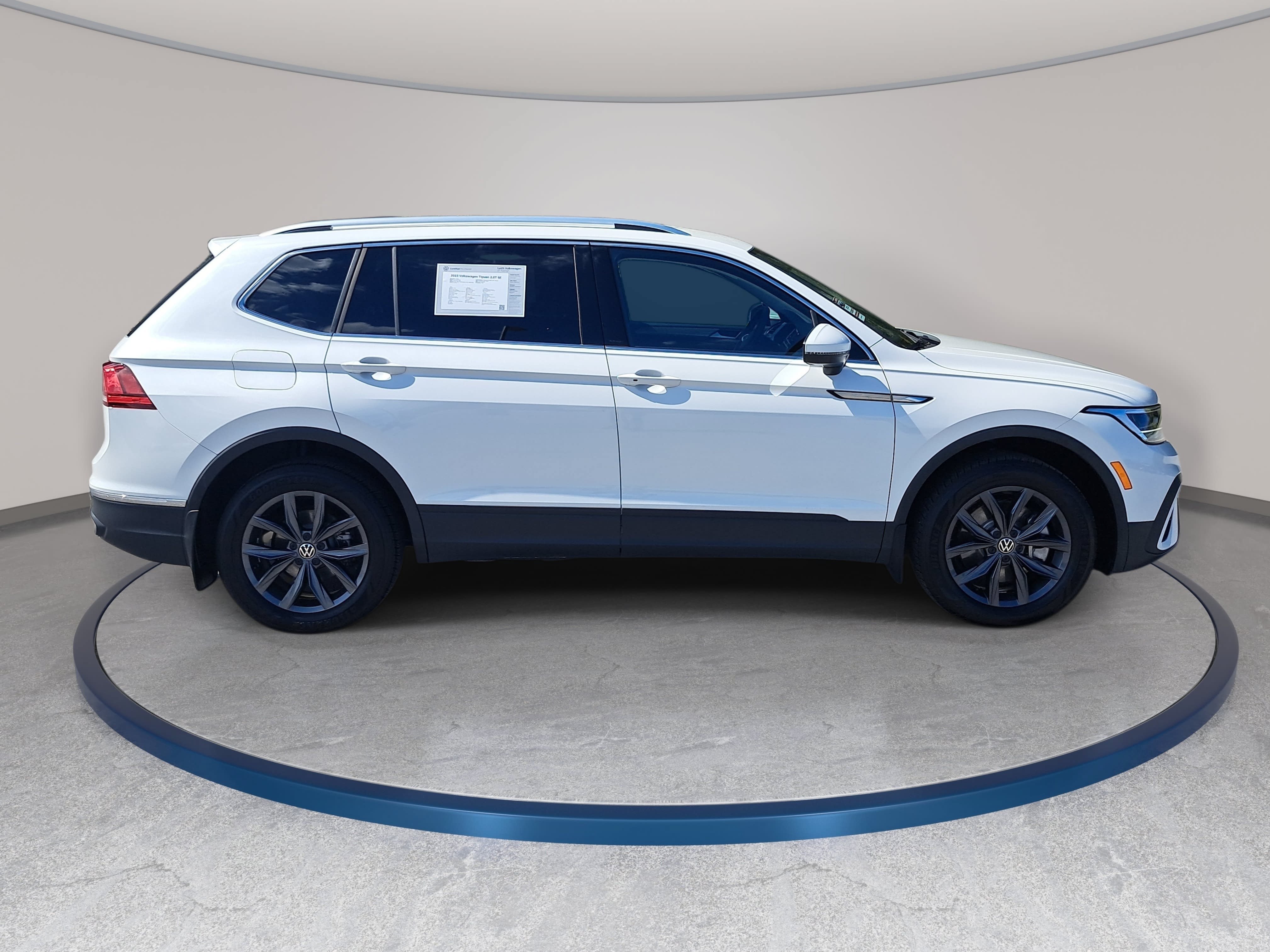 Certified 2023 Volkswagen Tiguan SE FWD image 4