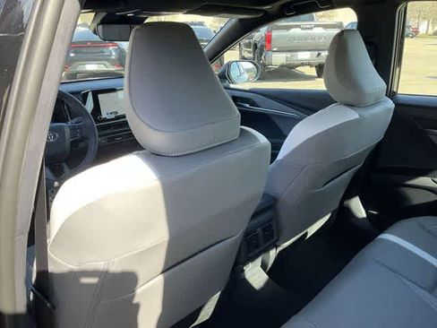 Used 2026 Toyota Camry SE w/ Convenience Package image 15