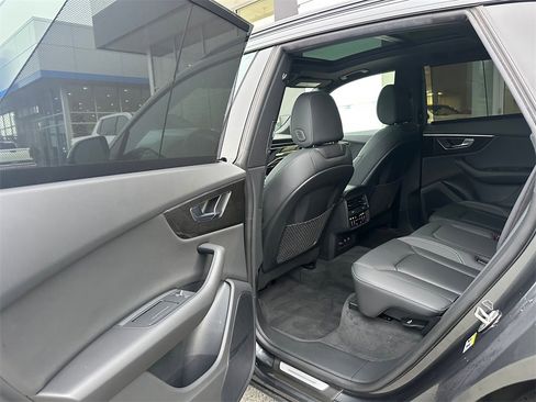Used 2021 Audi Q8 Prestige w/ Prestige Package image 16