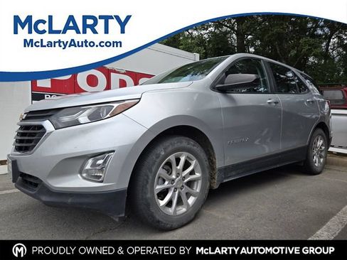 Used 2021 Chevrolet Equinox LS FWD image 1