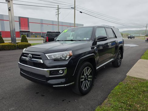 Used 2024 Toyota 4Runner Limited AWD/4WD image 8
