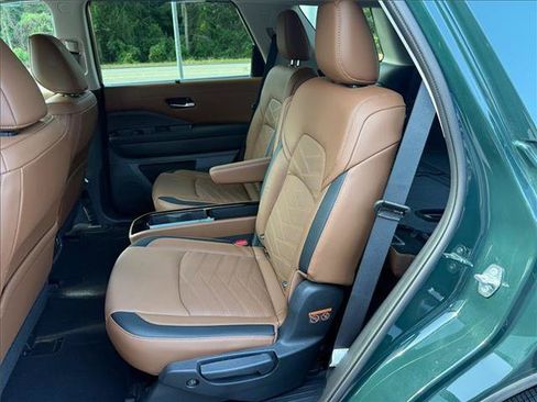 Used 2024 Nissan Pathfinder Platinum AWD/4WD image 36