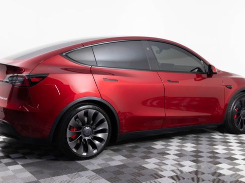 Used 2024 Tesla Model Y Performance image 8