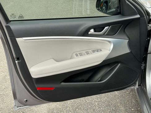 Used 2023 Genesis G70 2.0T image 23