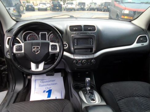 Used 2017 Dodge Journey SE w/ Flexible Seating Group image 12