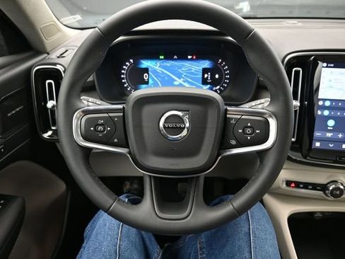 Used 2023 Volvo XC40 B5 Plus w/ Protection Package Premier AWD/4WD image 24