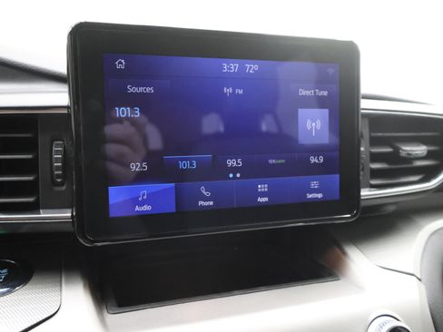 Used 2021 Ford Explorer XLT w/ Equipment Group 202A AWD/4WD image 11