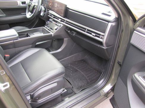 Used 2025 Hyundai Santa Fe SEL FWD image 14