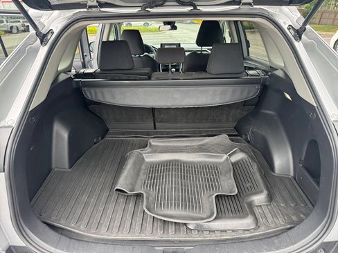 Used 2022 Toyota RAV4 LE AWD/4WD image 16