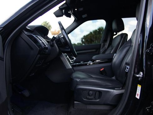 Used 2018 Land Rover Discovery HSE AWD/4WD image 25