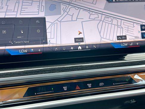 Certified 2024 BMW i7 xDrive60 w/ Premium Package AWD/4WD image 12