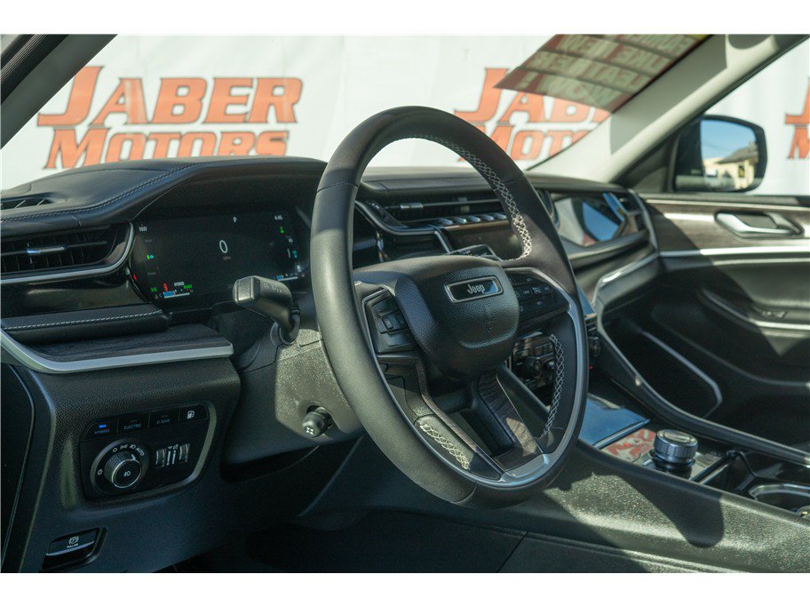 Used 2022 Jeep Grand Cherokee Limited 4xe w/ Luxury Tech Group II AWD/4WD image 31