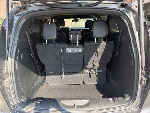 Used 2019 Chrysler Pacifica Touring-L w/ Advanced Safetytec Group FWD image 24