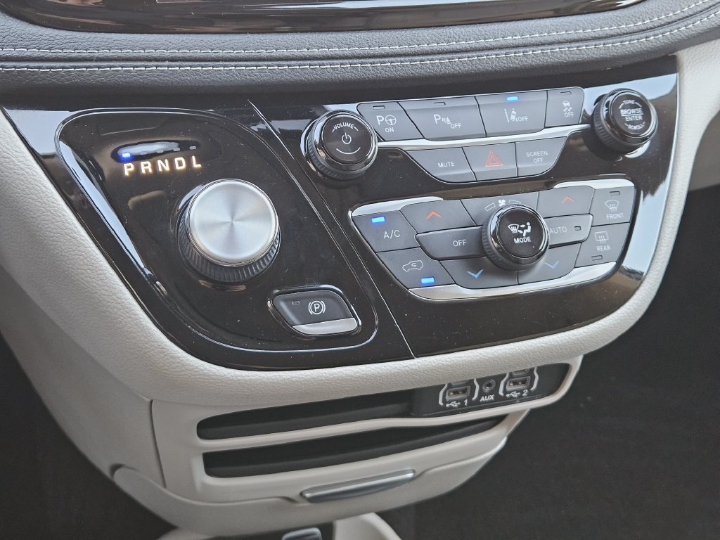 Used 2021 Chrysler Pacifica Touring-L FWD image 14