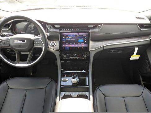 New 2025 Jeep Grand Cherokee Limited image 15