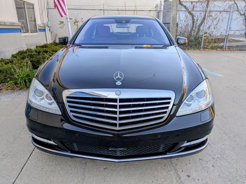 Used 2010 Mercedes-Benz S 550 4MATIC image 2
