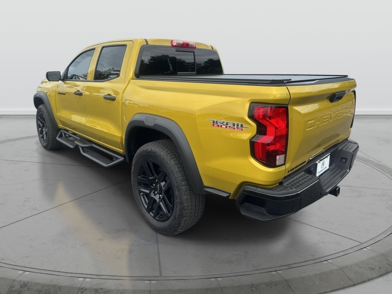 Used 2023 Chevrolet Colorado Trail Boss w/ Technology Package AWD/4WD image 5