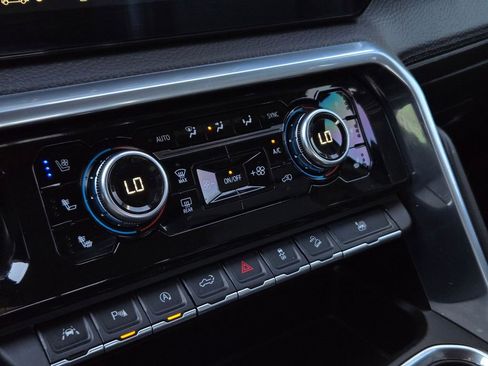 Used 2022 GMC Sierra 1500 Denali w/ Denali Reserve Package image 22